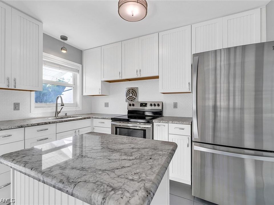 1st image of 1655 Bates Cir