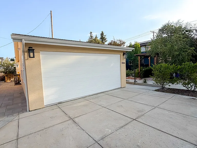 326 E Randolph St #A — Photo 8