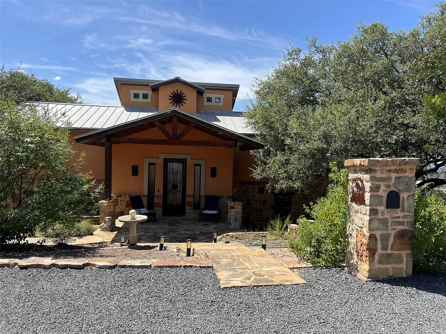 3 bed, 2.5 bath, 2638 sqft, $3,800 — Photo 1