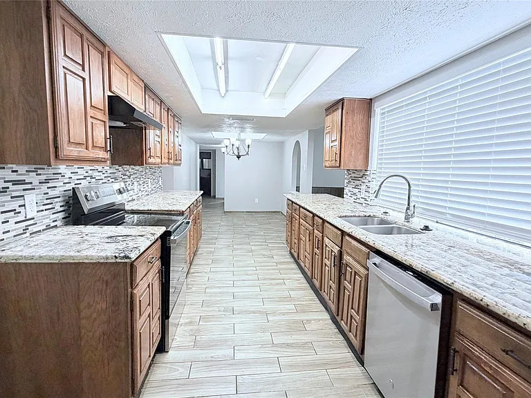 15507 Mira Monte Dr — Photo 15