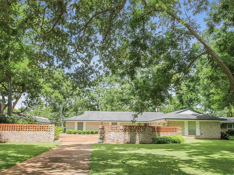 536 Oak Dr — Photo 2