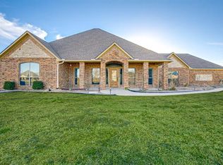 1144 E Secretariat Dr, Terrell, TX 75160