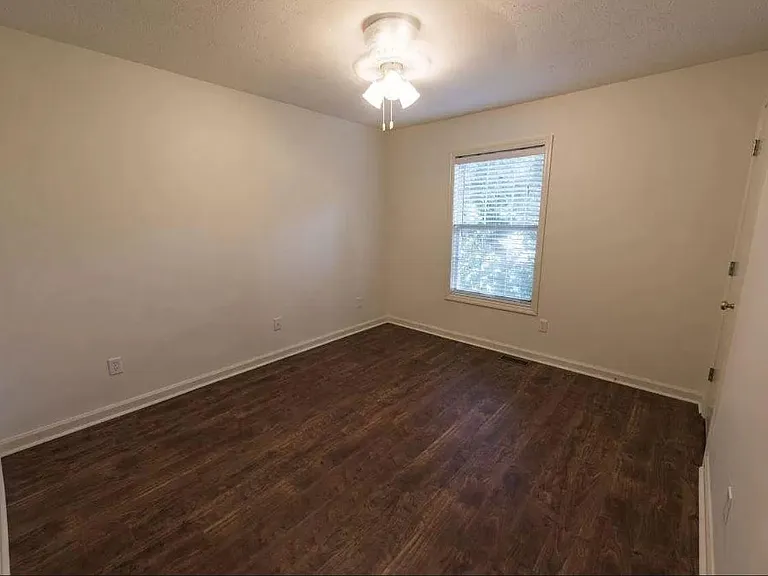 1028 Chinook St — Photo 14