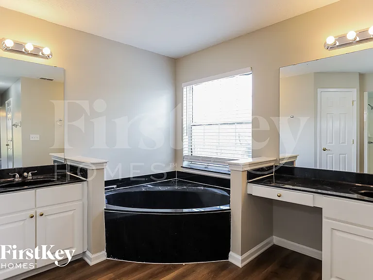586 Timber Trace Ct — Photo 10
