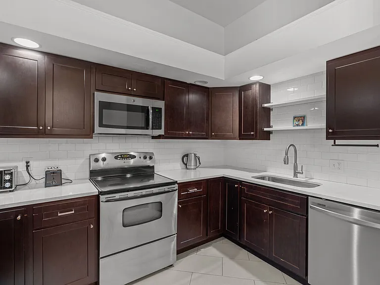 1422 Dolman St — Photo 19