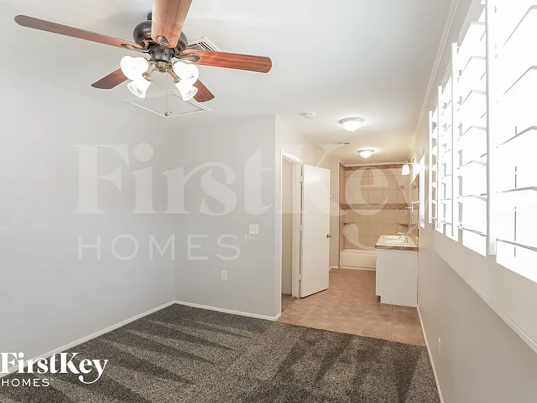 1357 W Sells Dr — Photo 7