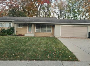 5300 Newcastle Dr SE, Kentwood, MI 49508