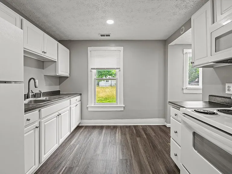 2954 Central Ave — Photo 6