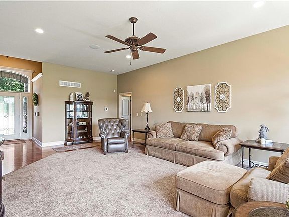 5th image of 4429 NE Gateway Dr