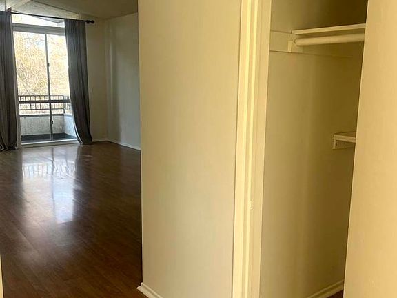 2nd image of 1834 Thayer Ave #5