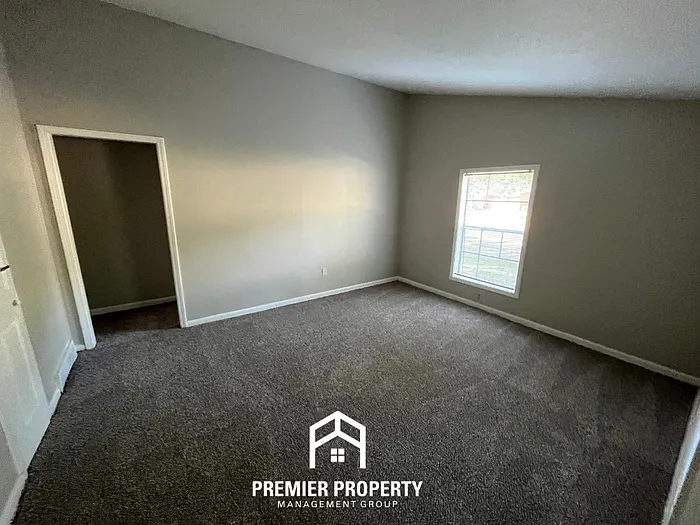 3435 Clearbrook St — Photo 2
