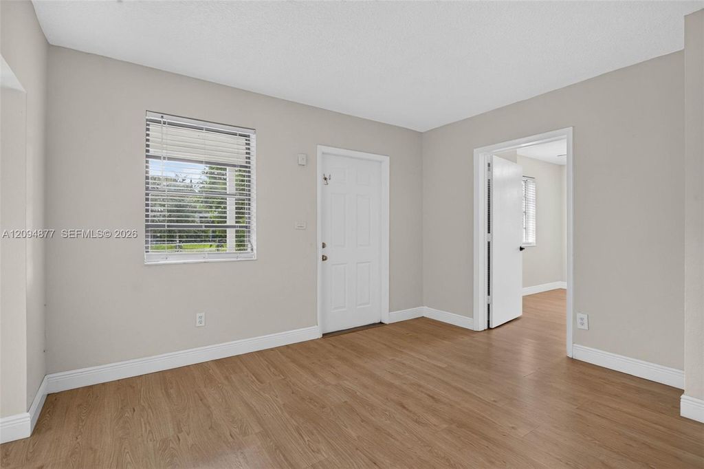 5197 NE 14th Ave, photo 6