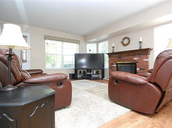 2nd image of 332 Valparaiso Ct