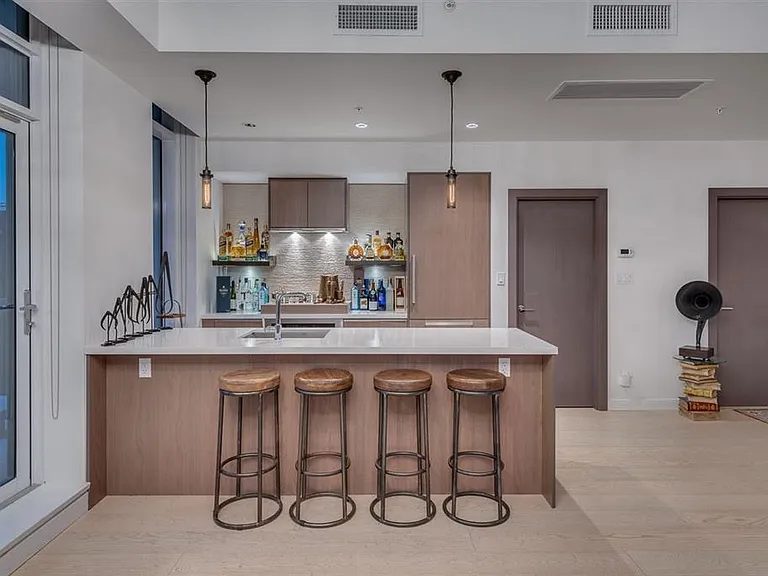 68 Smithe St #2015 — Photo 8