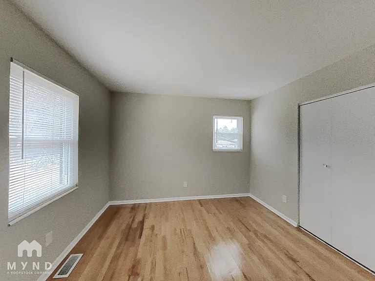 400 Lady Guinevere Way — Photo 14
