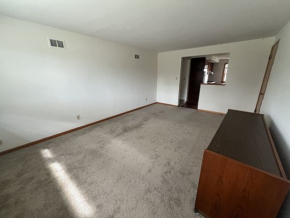 3rd image of 4740 Holiday Dr #3