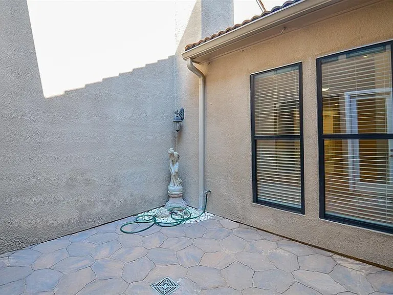 15735 Tanya Cir — Photo 43