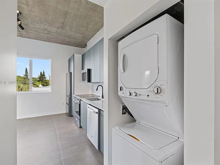315 NW 32nd St #305 — Photo 7