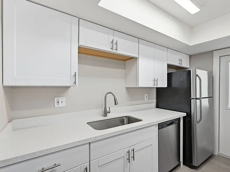 1867 E Alameda Dr — Photo 7