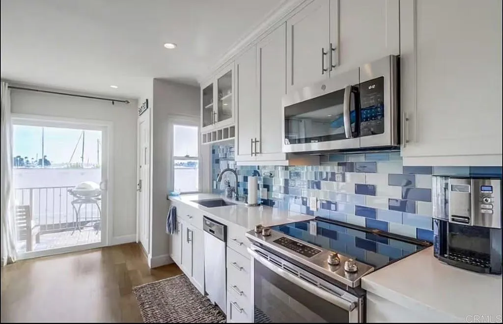 1 bed, 1.5 bath, 615 sqft, $5,000 — Photo 3