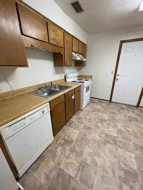 204 Davenport Road Unit 2 — Photo 3