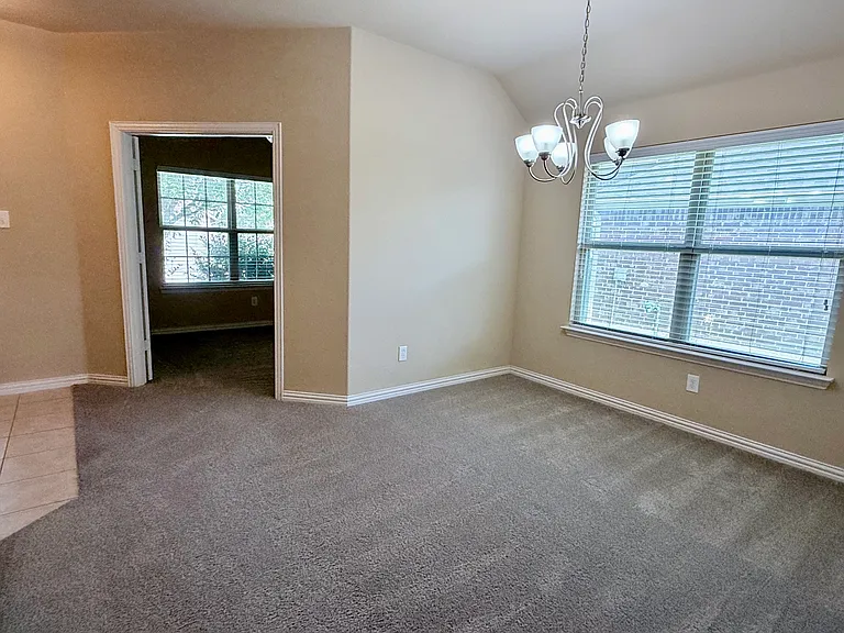 616 Kinghaven Dr — Photo 6