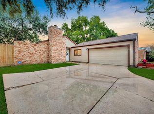 411 Redway Ln, Webster, TX 77598