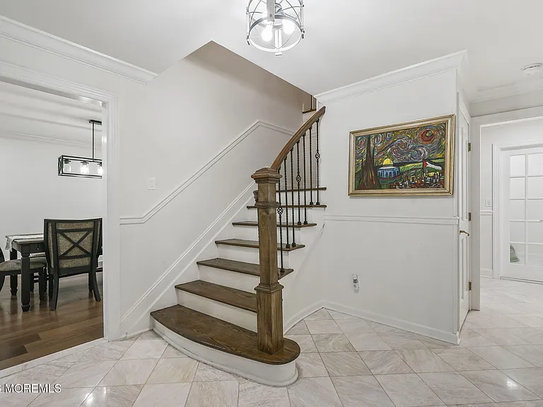 16 Phyllis Pl — Photo 4