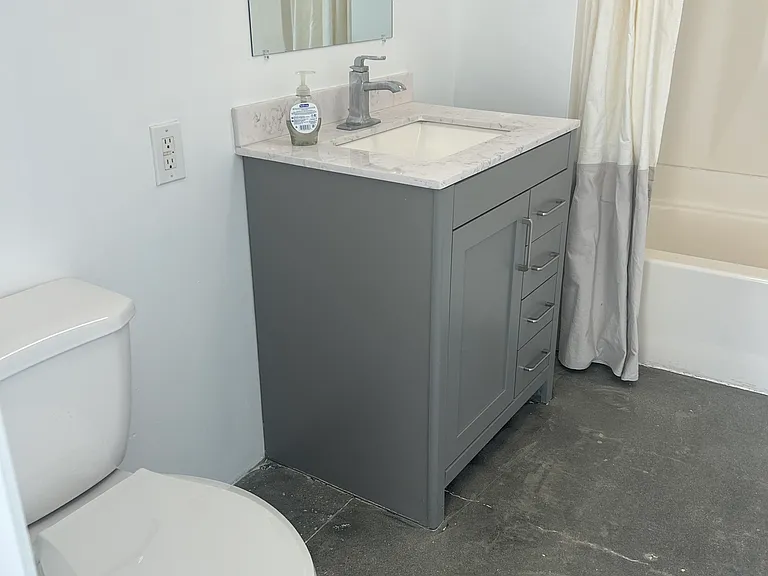 2404 Wilshire Blvd #4F — Photo 14