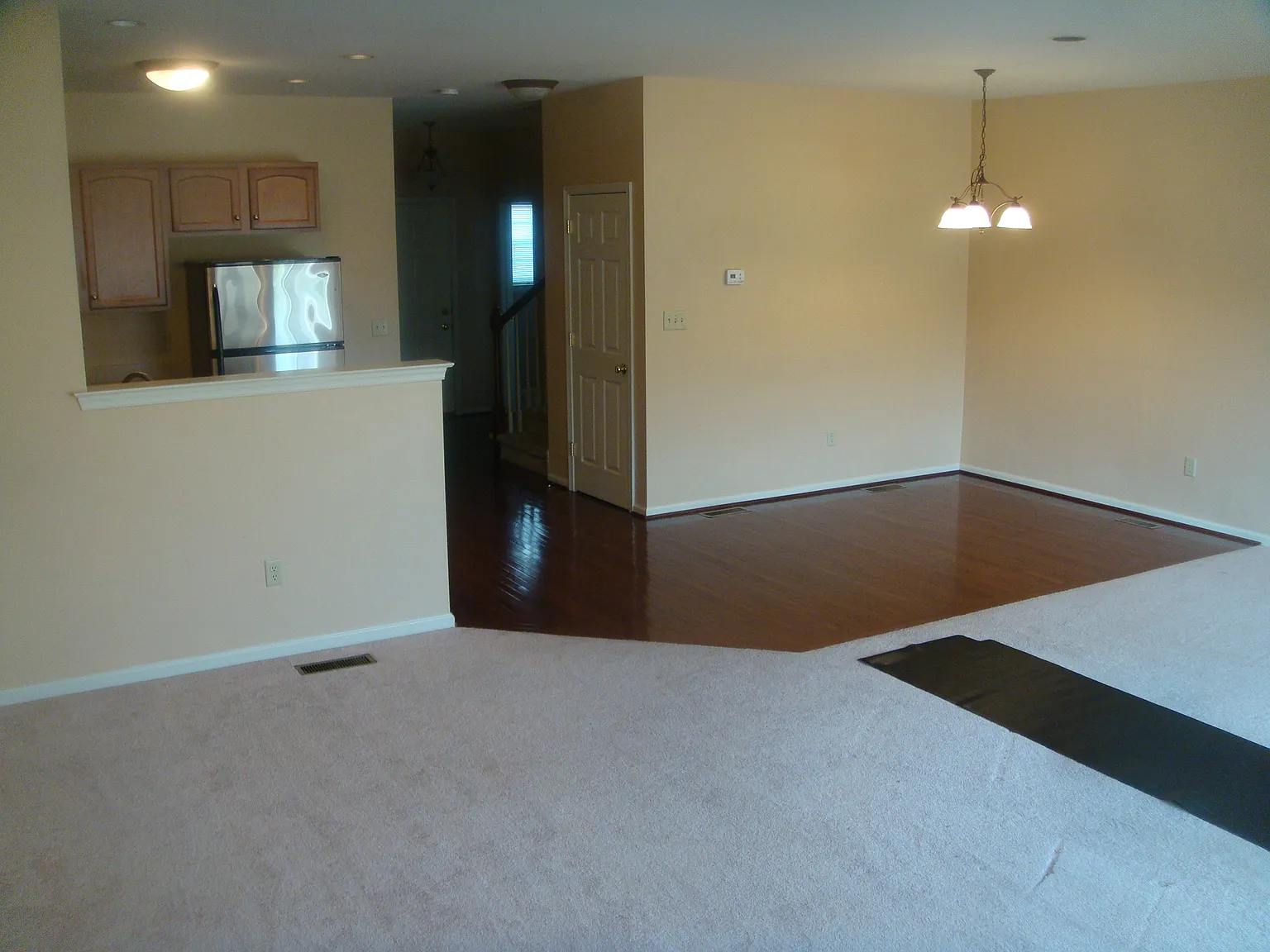 3 bed, 2.5 bath, 1806 sqft, $2,300 — Photo 3