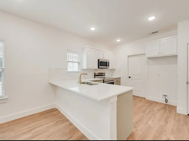 1805 Franklin Ave — Photo 4