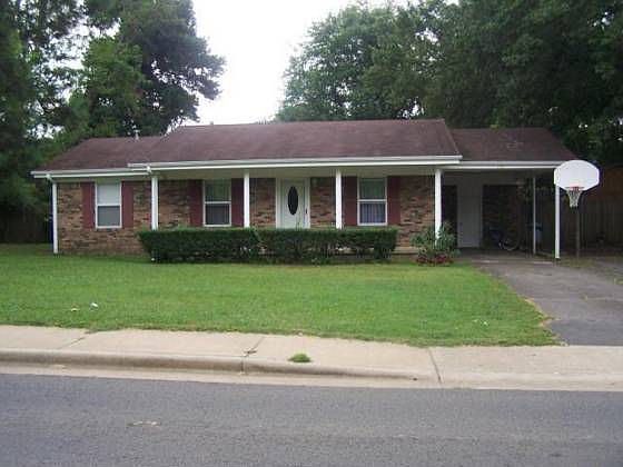 1st image of 206 E Gum St