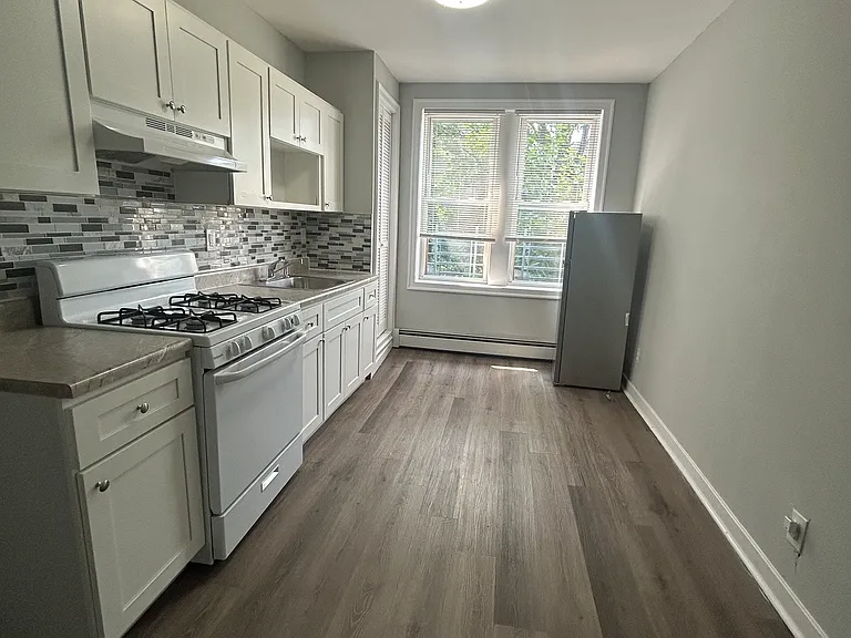 44 12th Ave #3B — Photo 3