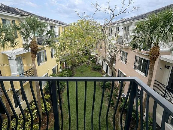 2nd image of 556 NW 39th Cir