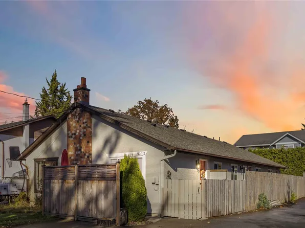 2034 Weiler Ave W #2, Sidney, BC V8L 1R4