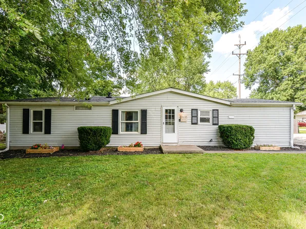310 E Log St, Carthage, IN 46115