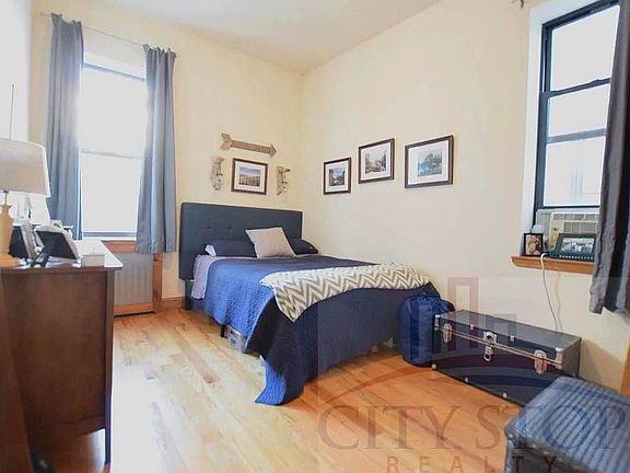 4th image of 49 W 74th St APT 4