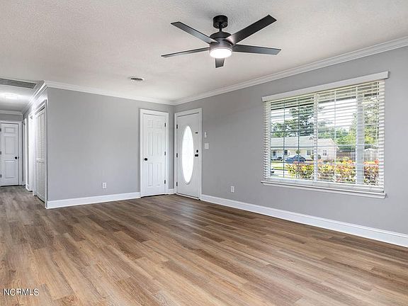 5th image of 303 Dennis Rd