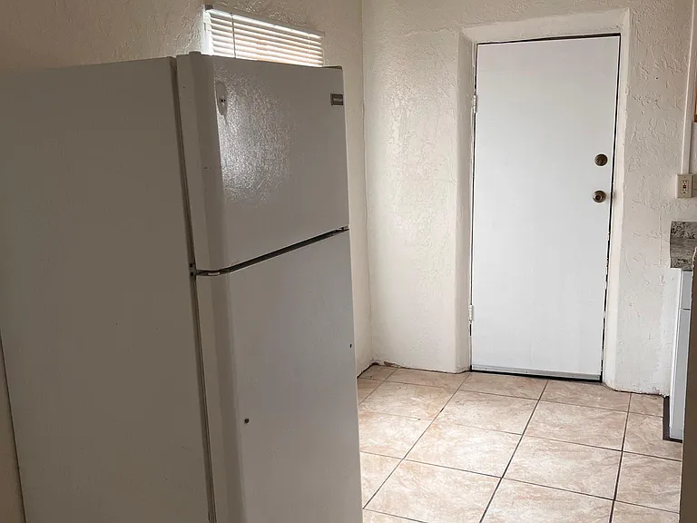 204 E Palmdale St — Photo 2