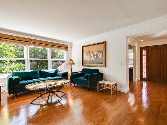 3rd image of 215 Seminole Ave