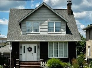 1321 Freeport Rd, Natrona Heights, PA 15065