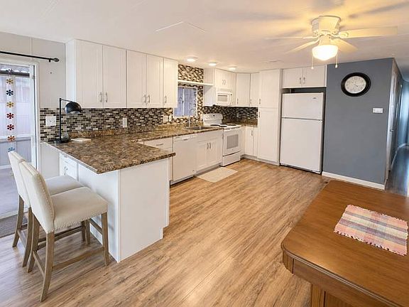 5th image of 3300 E Broadway Rd Lot 45