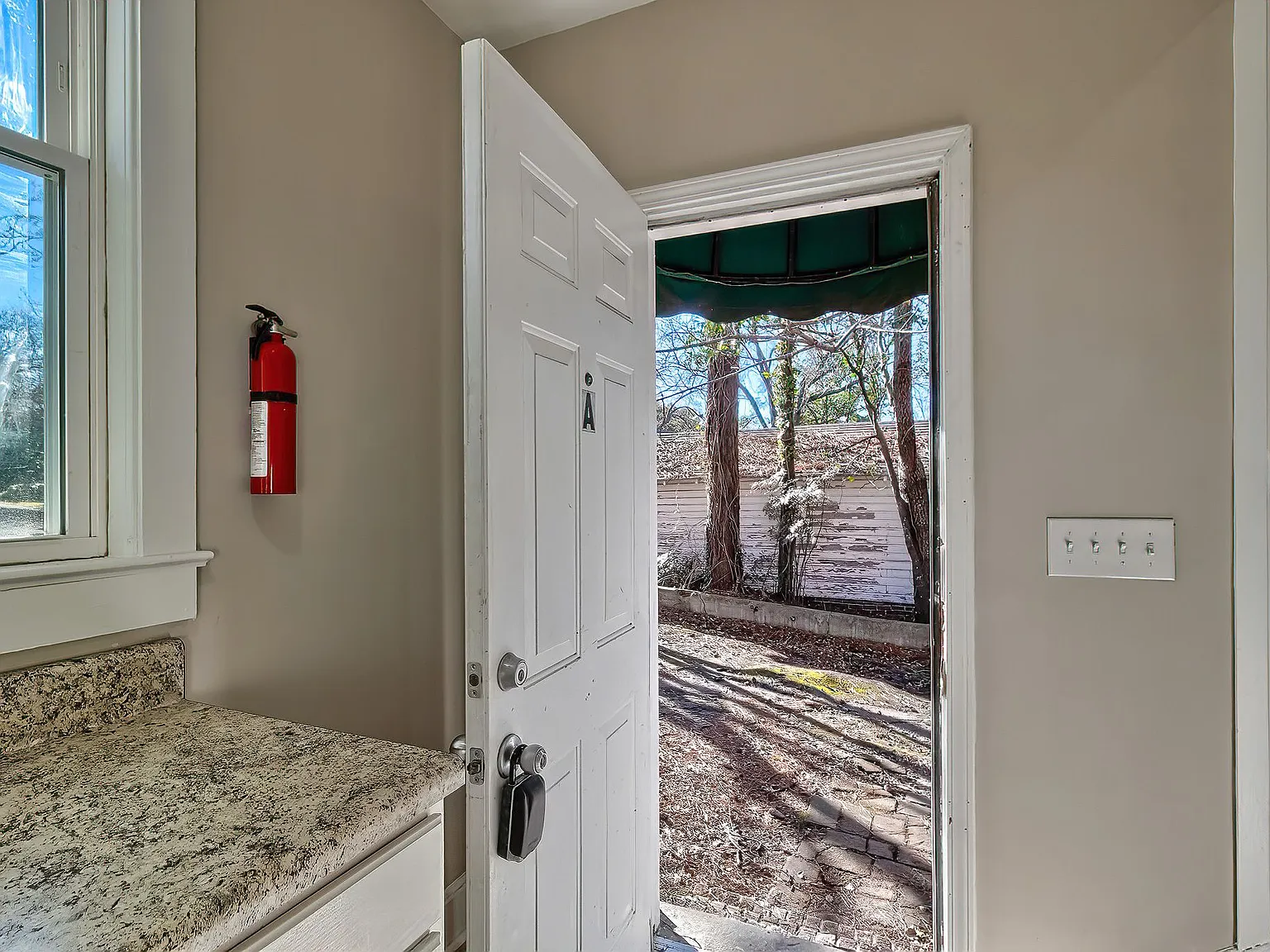 1 bed, 1.0 bath, 550 sqft, $1,100 — Photo 2