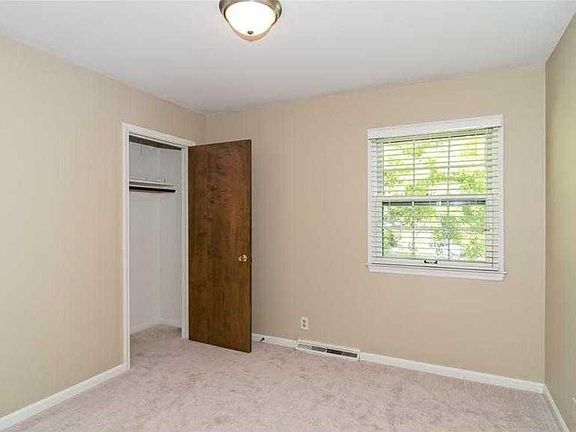3rd image of 7318 N Irvington Ave