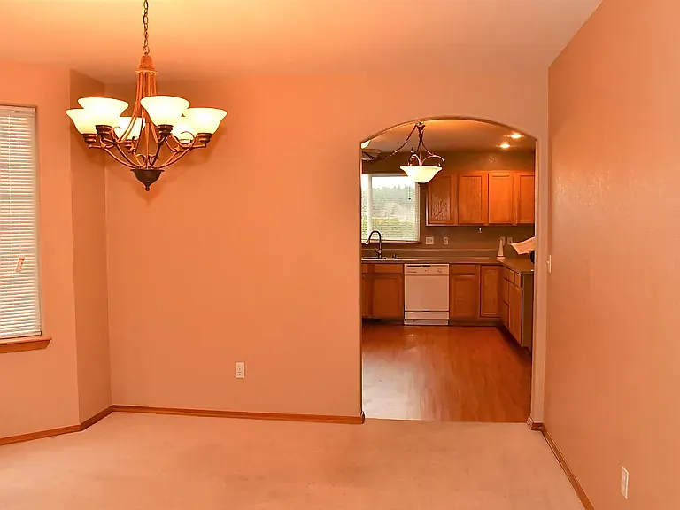 4819 Siskiyou Loop SE — Photo 11