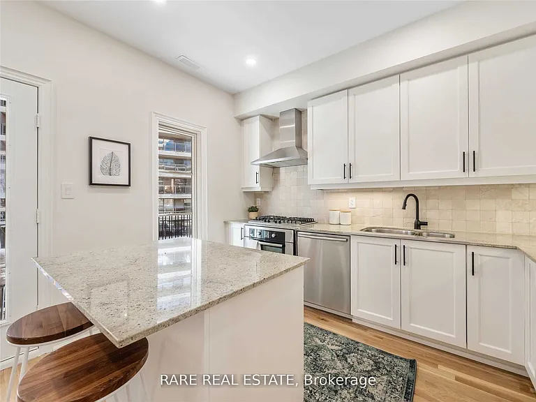 65 Pleasant Blvd — Photo 11