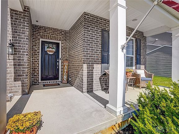 4th image of 1560 Amberley Ct