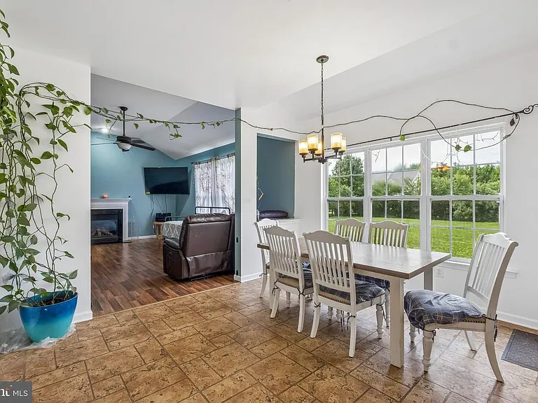211 Tollgate Rd — Photo 14