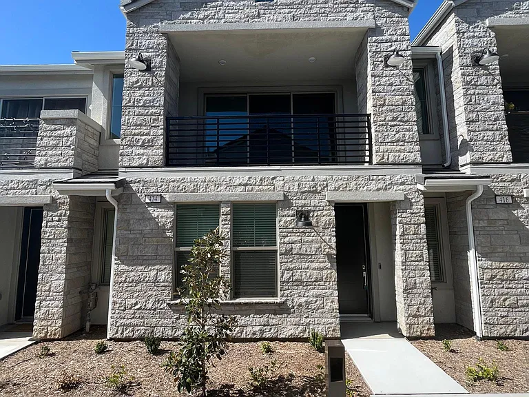 424 W Balsam Ln — Photo 1