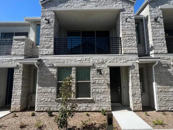 424 W Balsam Ln, Clovis, CA 93611